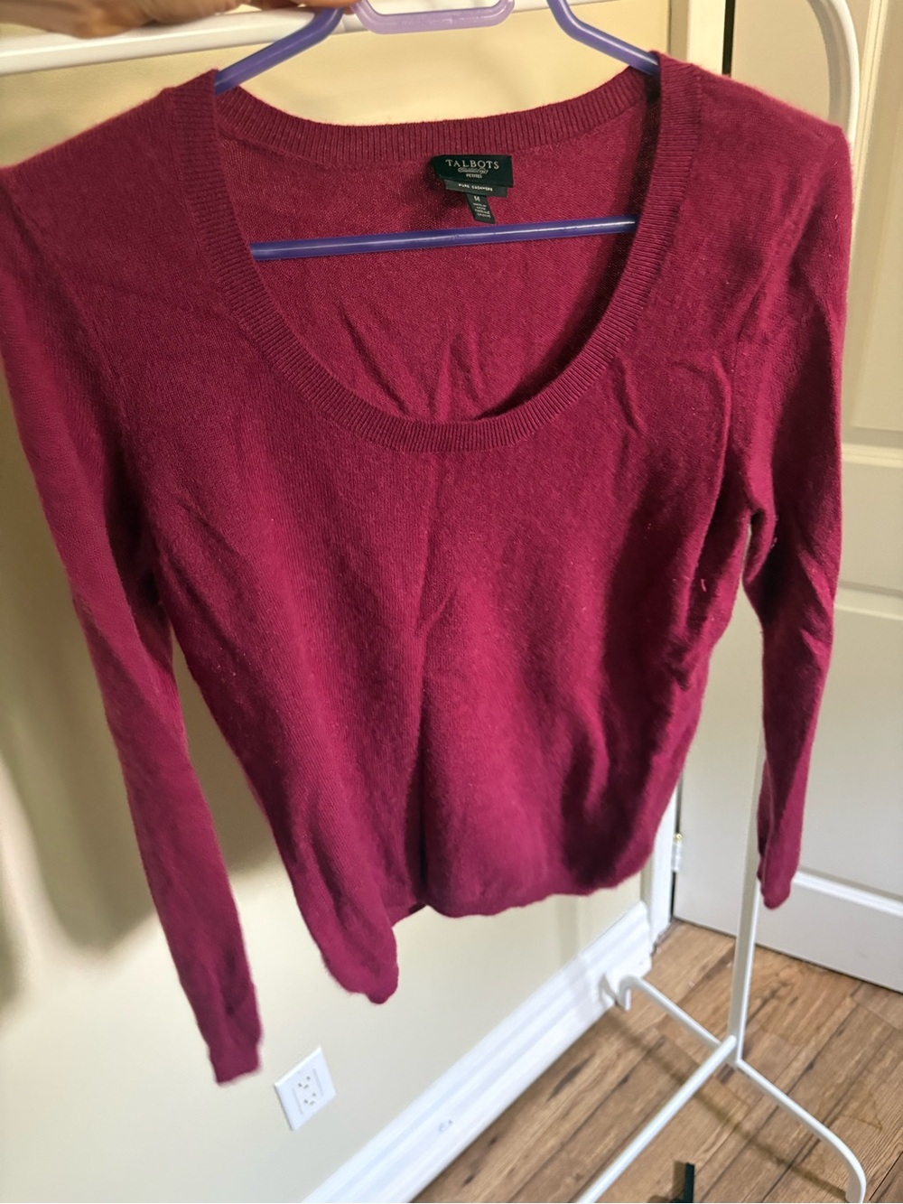 100% Cashmere Women's Raspberry Scoop-Neck Sweater